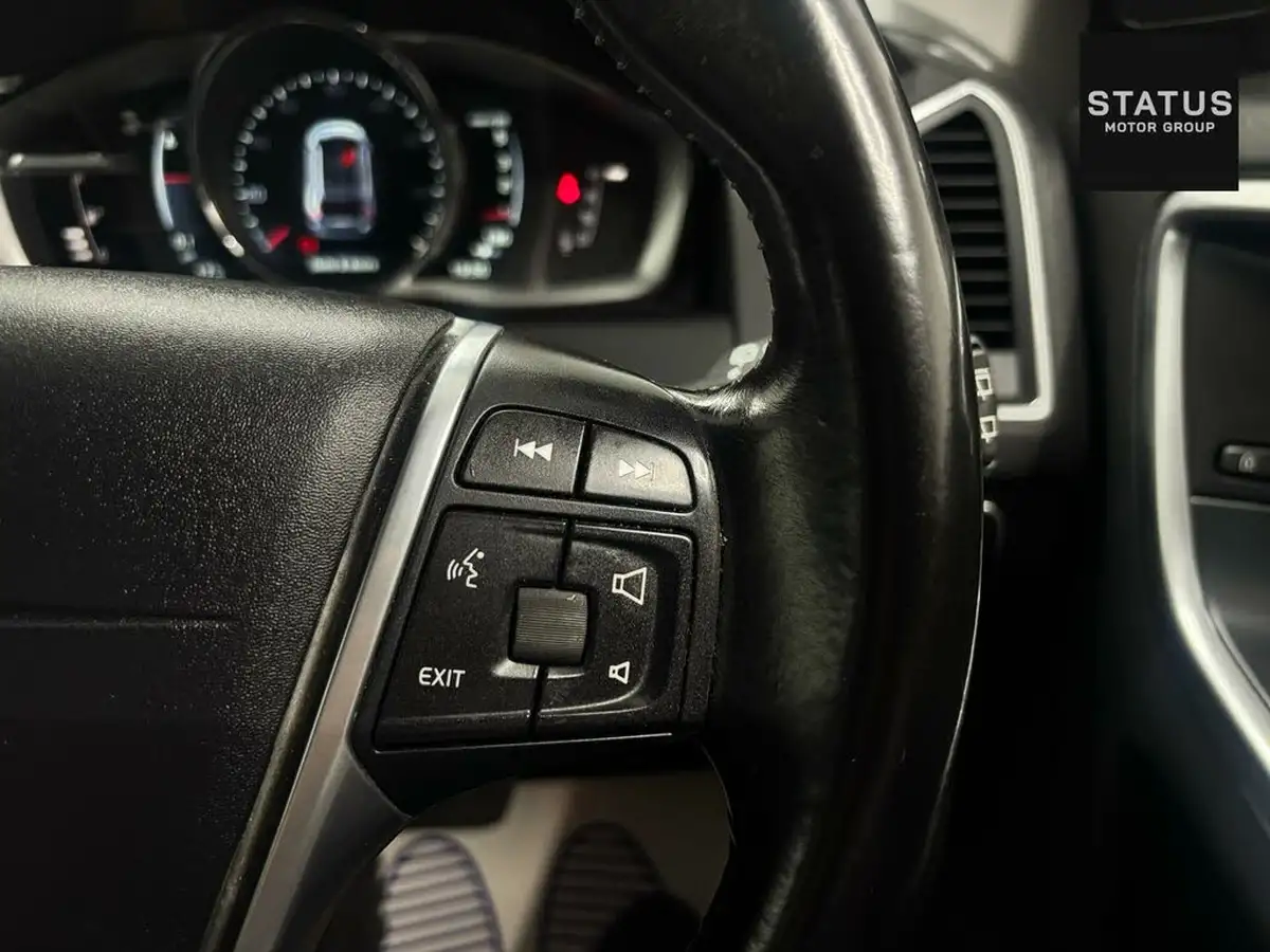 2015-volvo-xc60-24td-d5-se-lux-220bhp-ss-geartronic-big-20