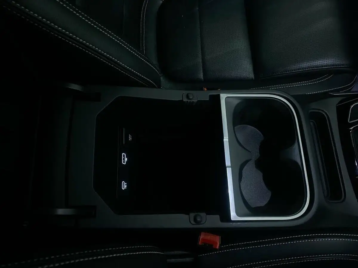 2021-jaguar-i-pace-ev400-black-big-28