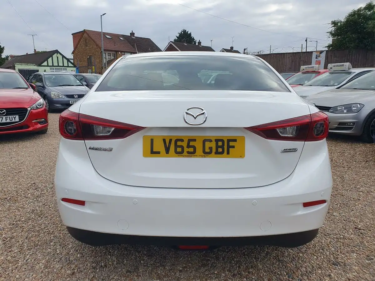 2015-mazda-mazda3-20-se-l-fastback-4d-big-8