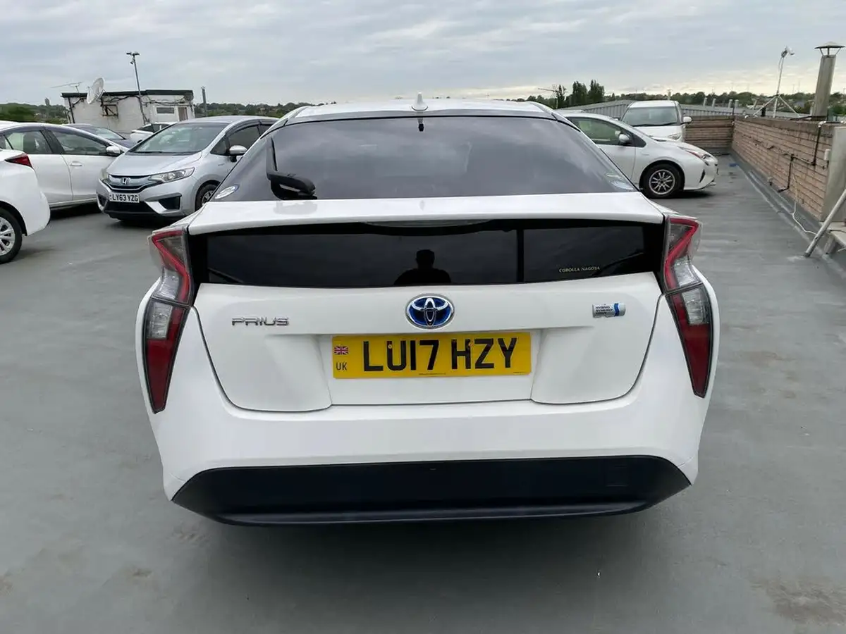 2017-toyota-prius-big-7