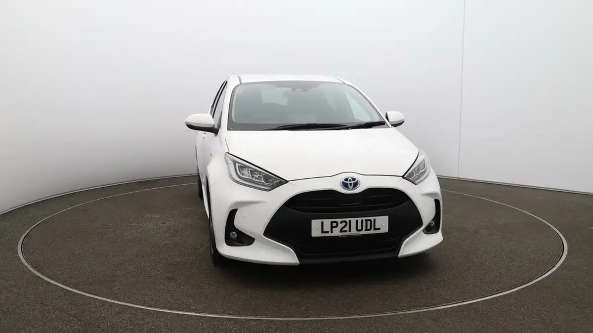 2021-toyota-yaris-15-vvt-i-design-big-35
