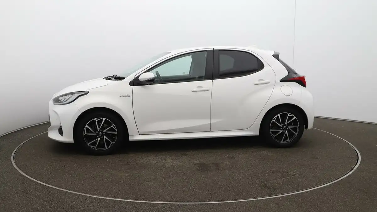 2021-toyota-yaris-15-vvt-i-design-big-59