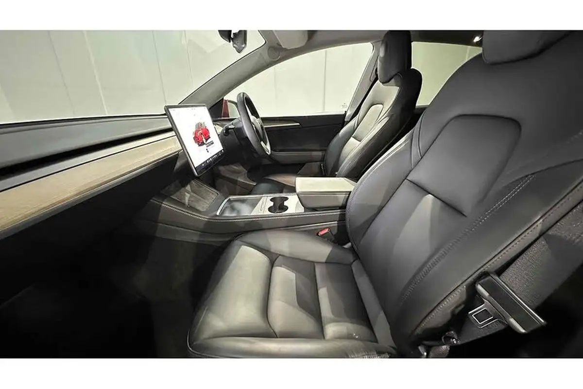 2022-tesla-model-y-e-long-range-big-18