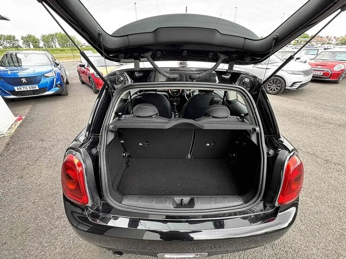 2016-mini-cooper-12-one-3d-auto-big-12