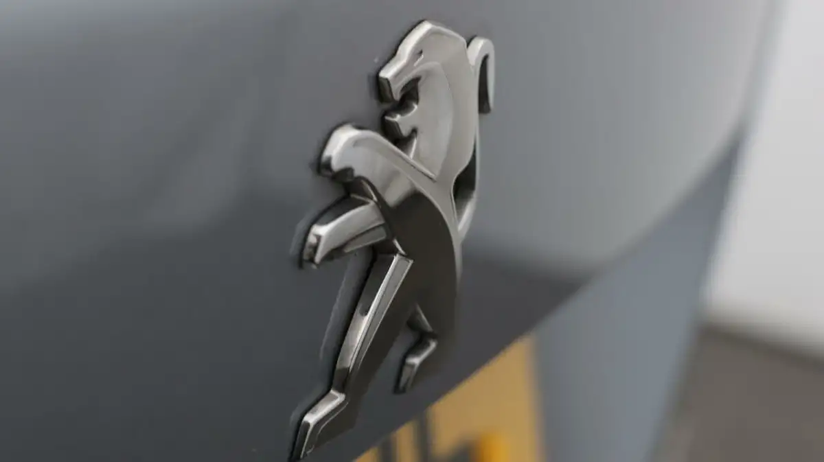 2022-peugeot-2008-suv-12-puretech-gt-big-22