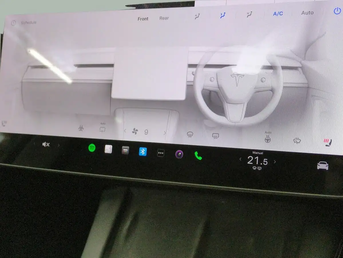 2022-tesla-model-y-e-long-range-big-17