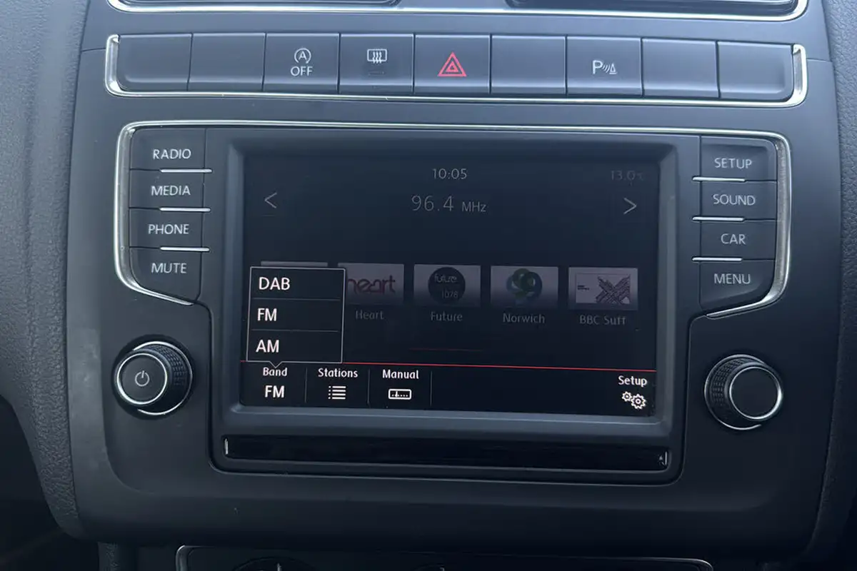 2016-volkswagen-polo-12-tsi-se-5d-big-19