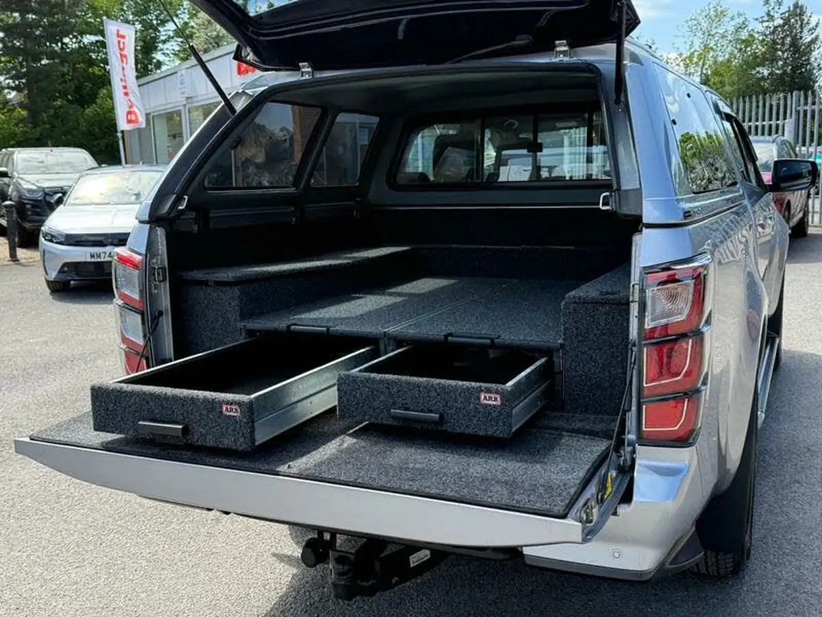 2025-isuzu-d-max-19td-dl40-auto-big-1