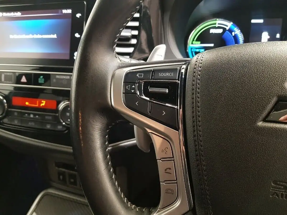 2018-mitsubishi-outlander-24-4h-phev-big-15