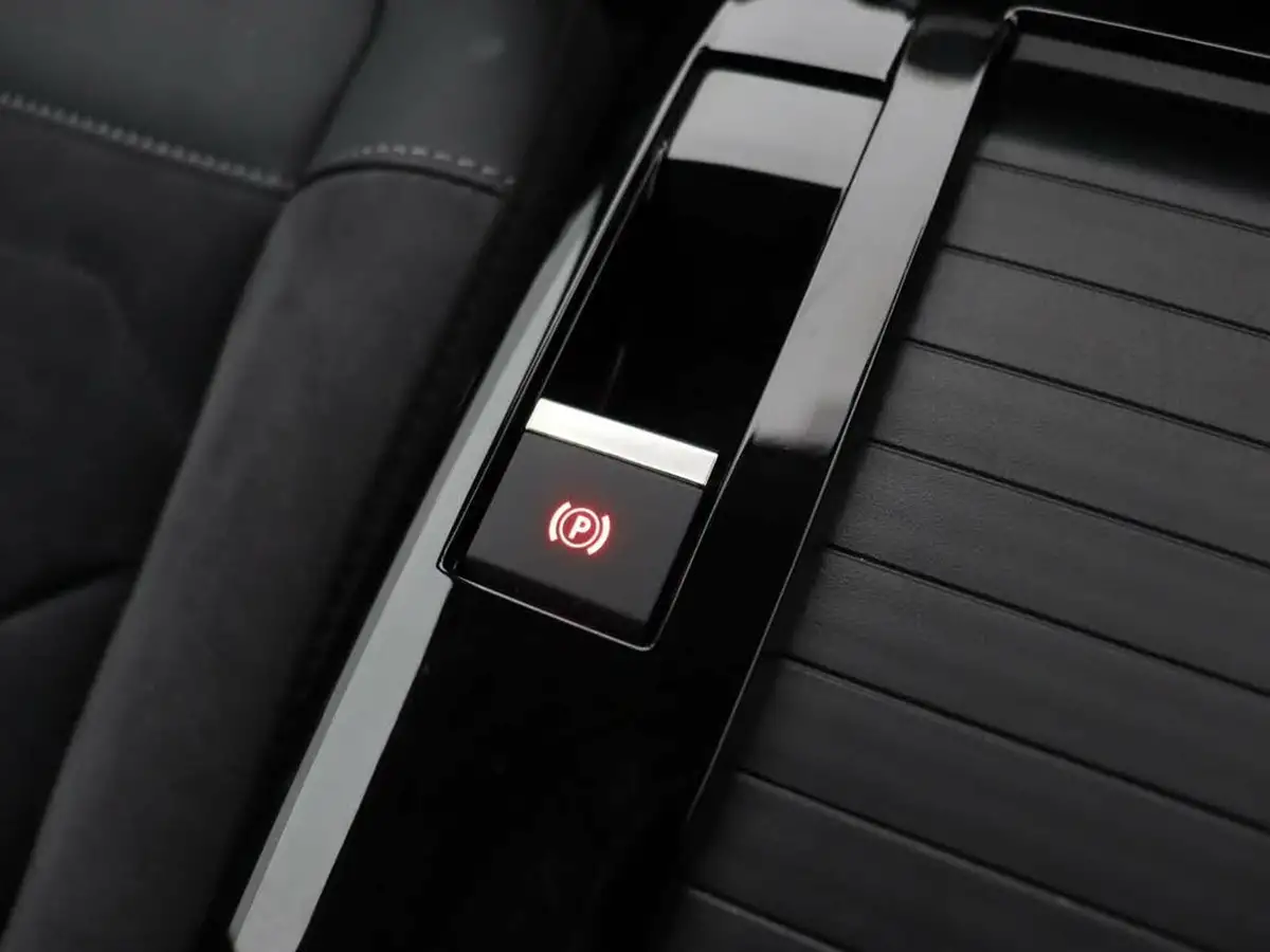 2024-citroen-c4-e-e-series-156ps-54kwh-big-38