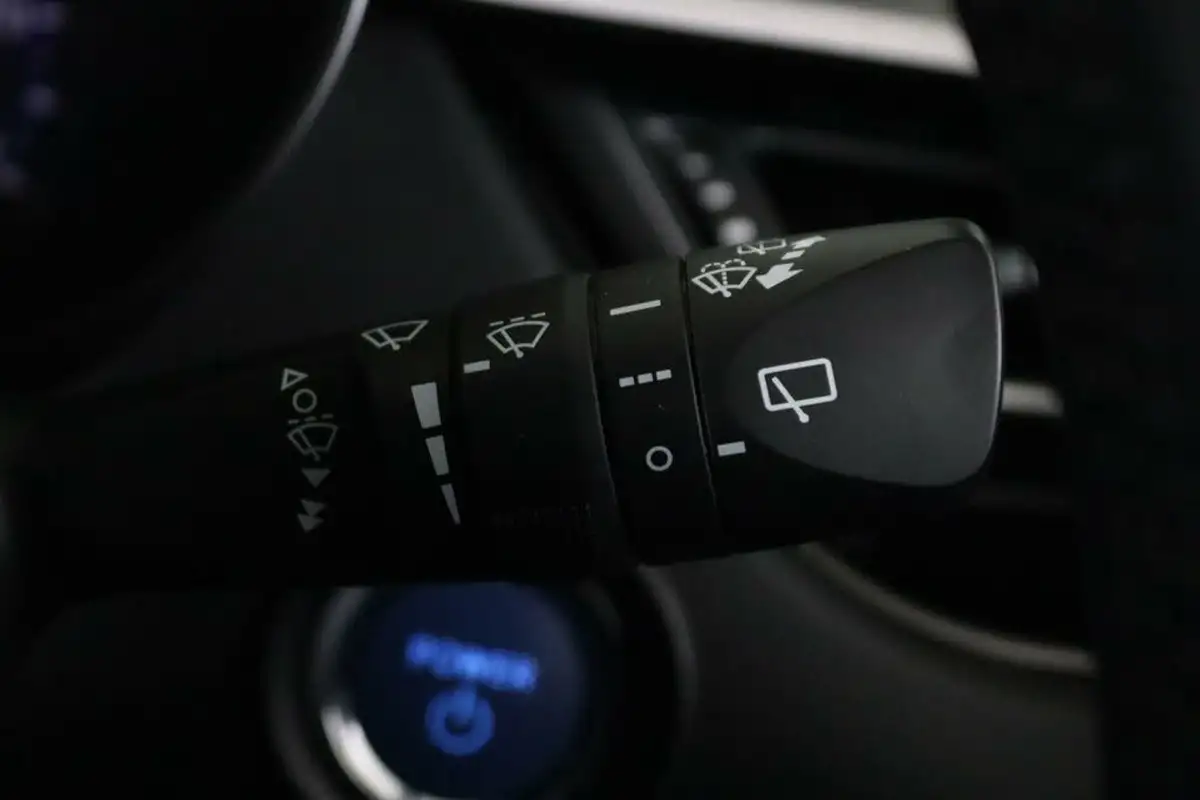 2020-toyota-c-hr-18-vvt-i-icon-parking-pack-big-20