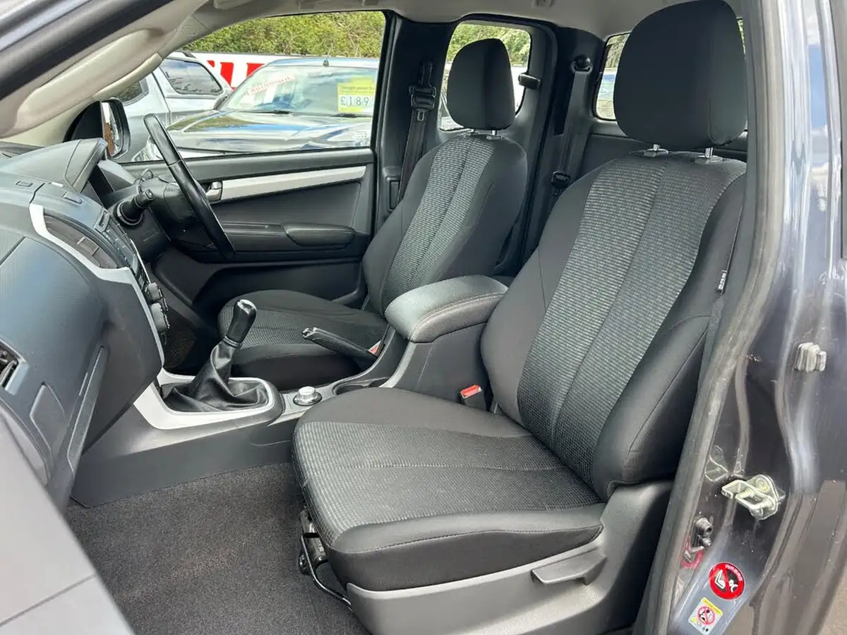 2017-isuzu-d-max-19td-yukon-double-pickup-big-10