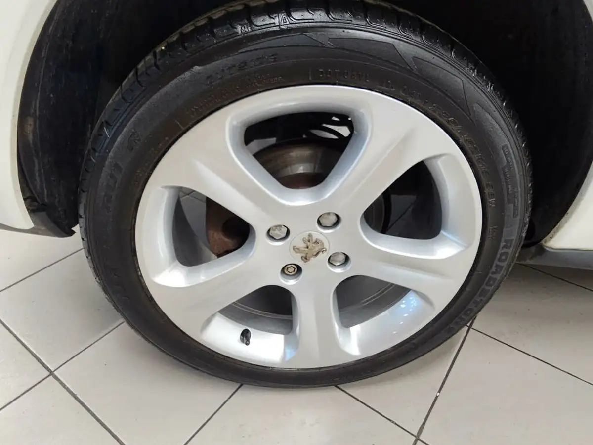 2012-peugeot-3008-crossover-16e-hdi-allure-big-38