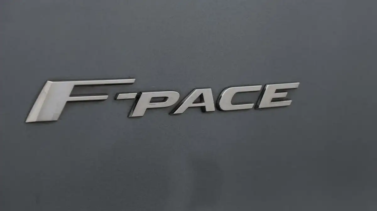 2020-jaguar-f-pace-20-i4d-chequered-flag-180ps-big-24