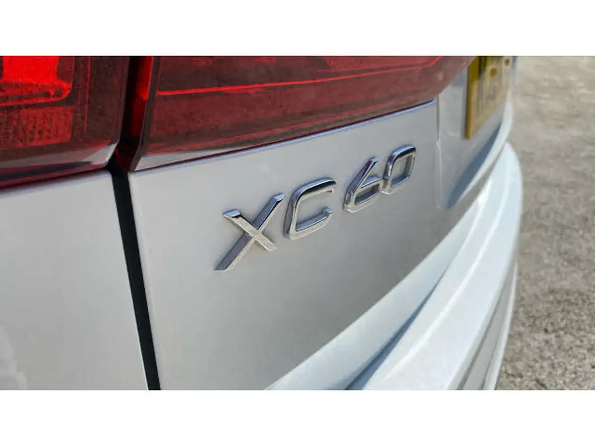 2024-volvo-xc60-20-b5-ultimate-big-39