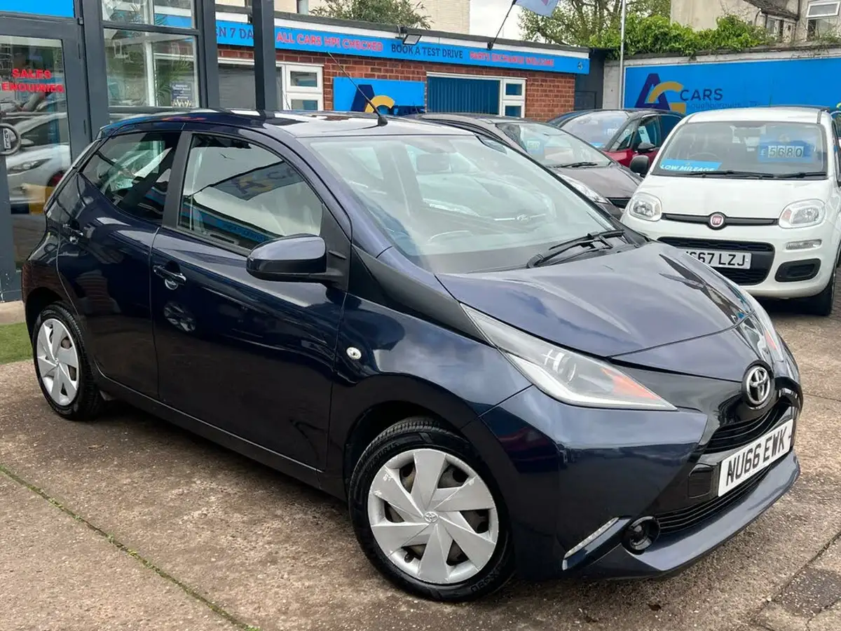 2016-toyota-aygo-10-vvt-i-x-play-68bhp-5d-big-45