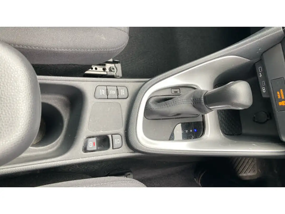 2024-toyota-yaris-15-vvt-i-icon-big-38