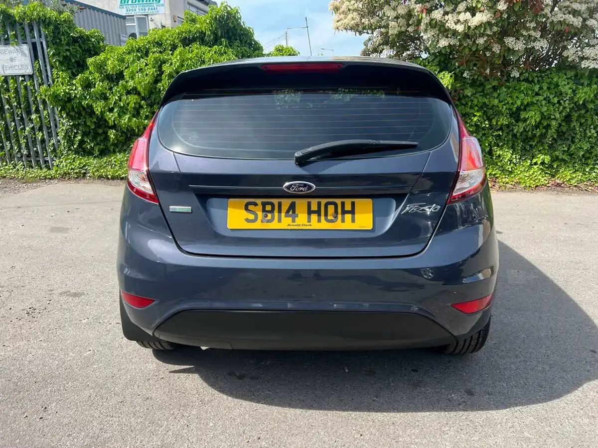 2014-ford-fiesta-10-zetec-100ps-ecoboost-ss-3d-big-4