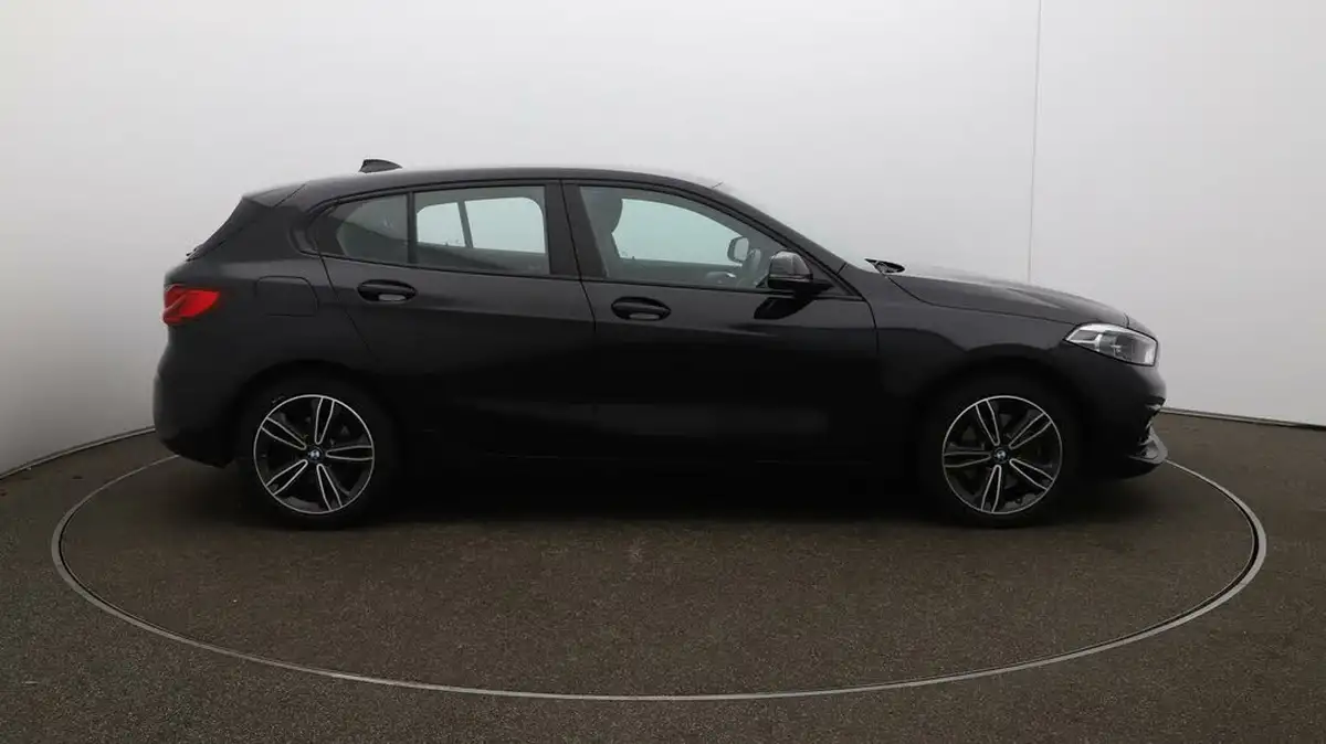 2022-bmw-1-series-15td-116d-sport-dct-big-41