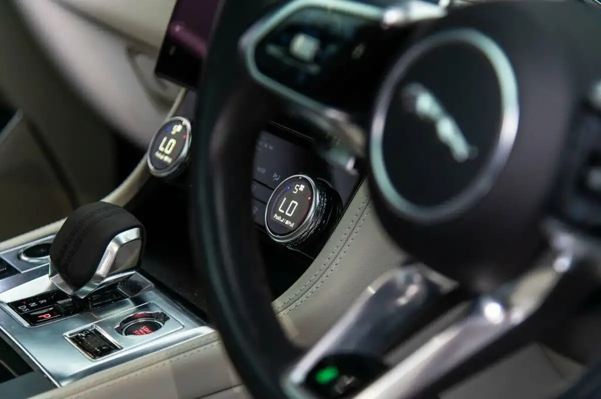 2021-jaguar-f-pace-20-p250-r-dynamic-se-big-44