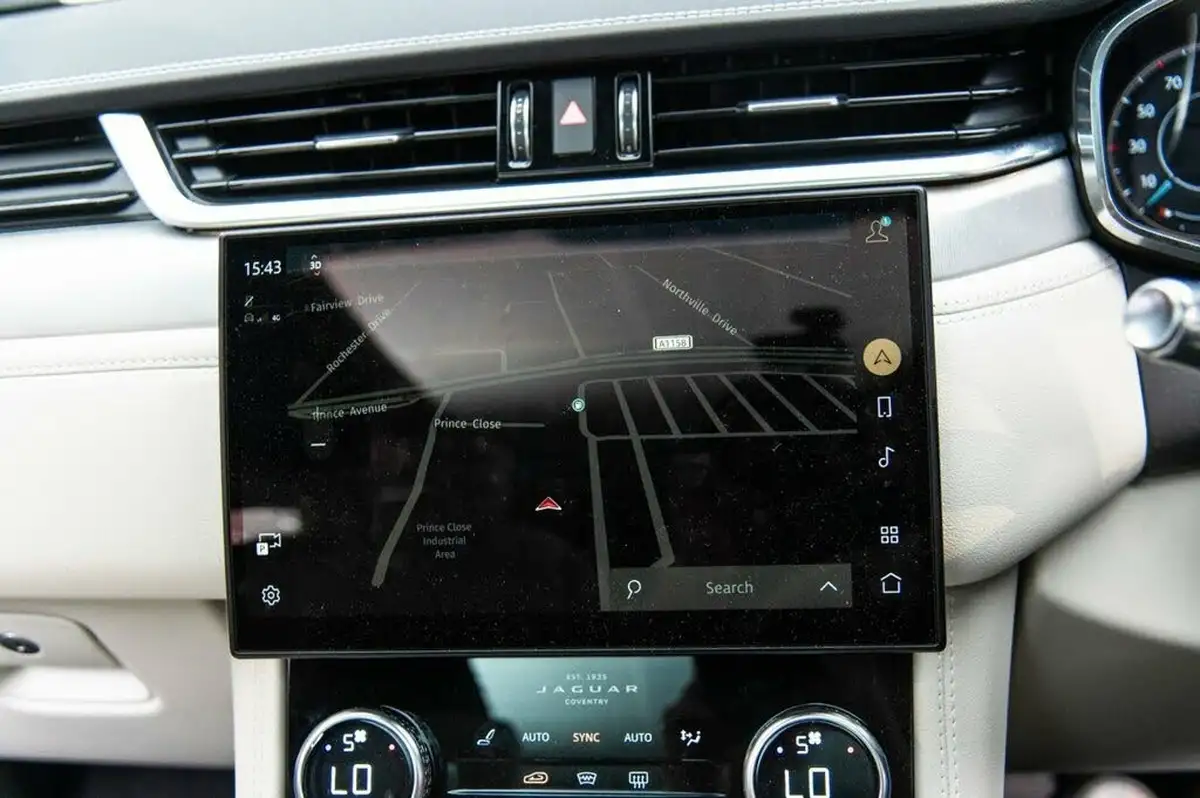 2021-jaguar-f-pace-20-p250-r-dynamic-se-big-30