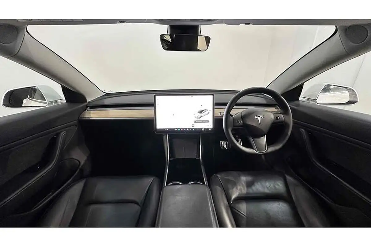 2020-tesla-model-3-e-performance-big-23