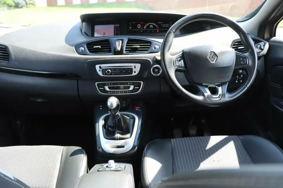 2014-renault-scenic-15td-dynamique-tom-tom-energy-ss-big-19