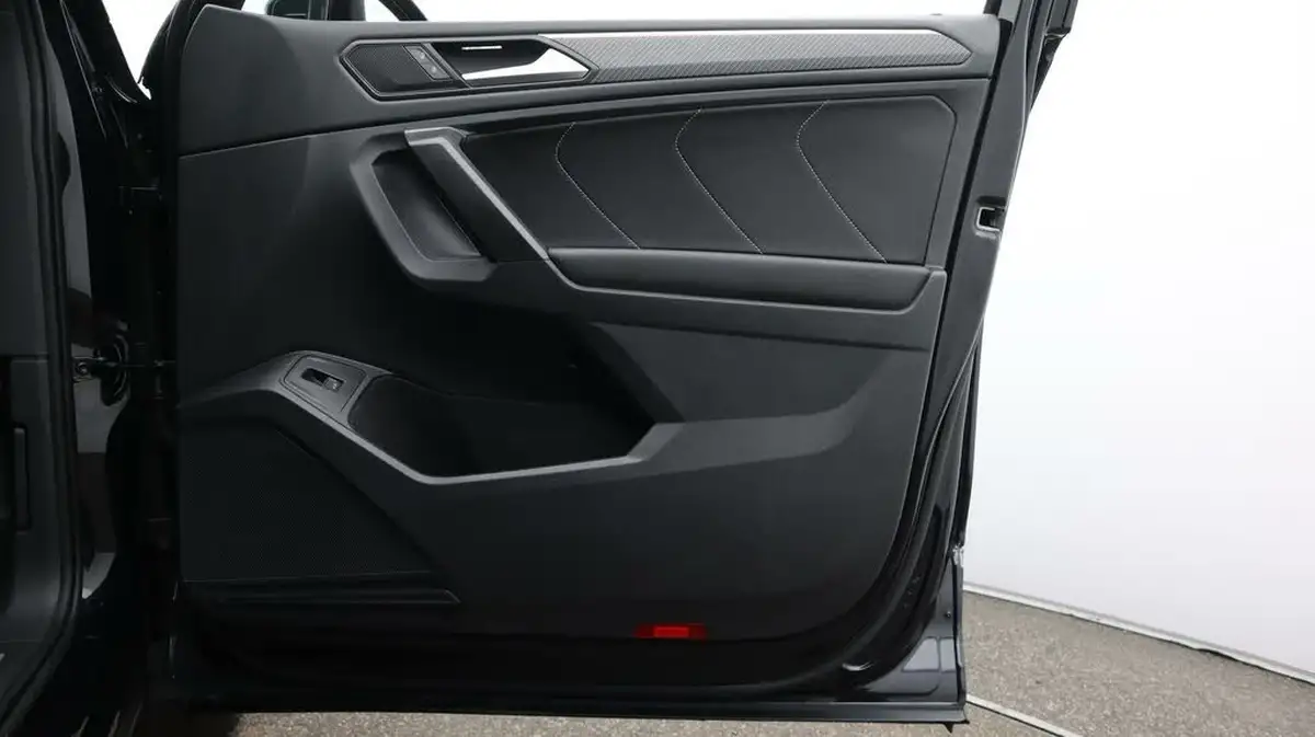 2023-volkswagen-tiguan-allspace-15-tsi-r-line-big-15