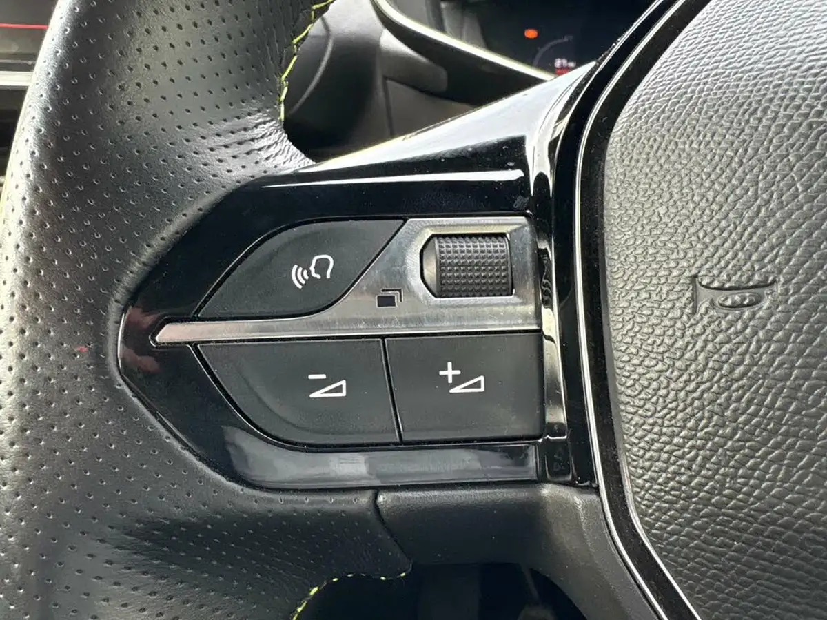 2020-peugeot-208-12-puretech-gt-line-100bhp-big-26