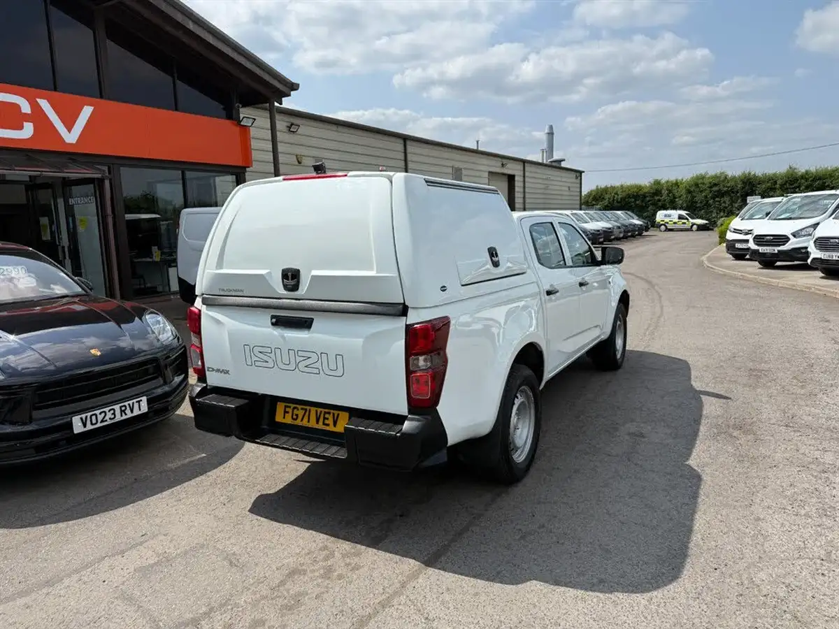 2022-isuzu-d-max-19td-utility-4x4-double-pickup-big-2