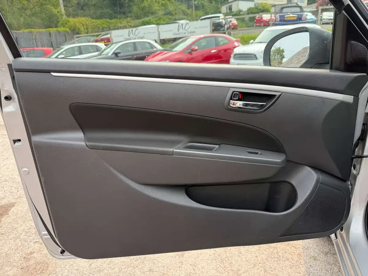 2011-suzuki-swift-12-sz3-3d-big-26