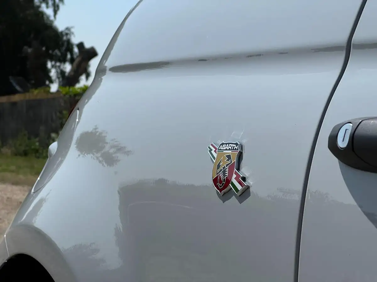 2022-abarth-595-14-tjet-competizione-big-12