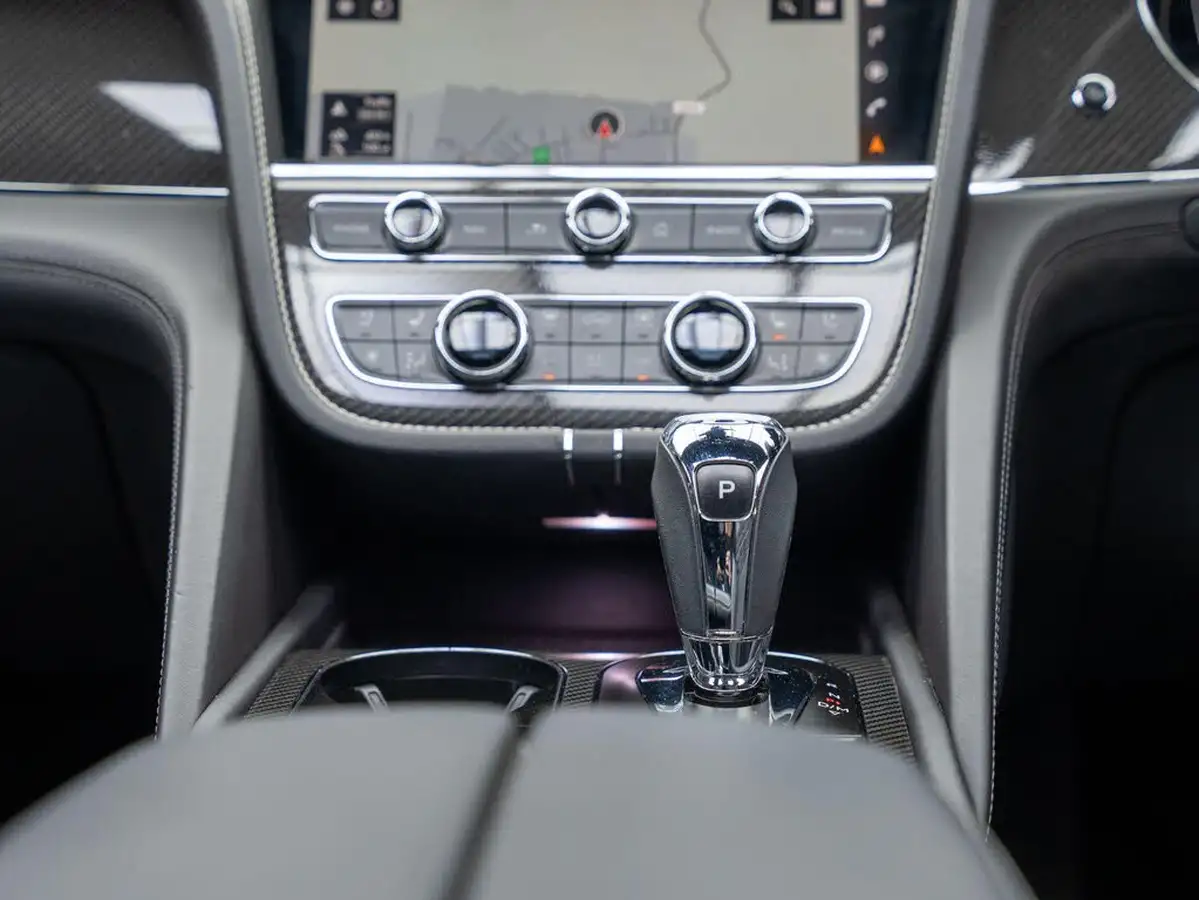 2019-bentley-bentayga-40-v8-big-48