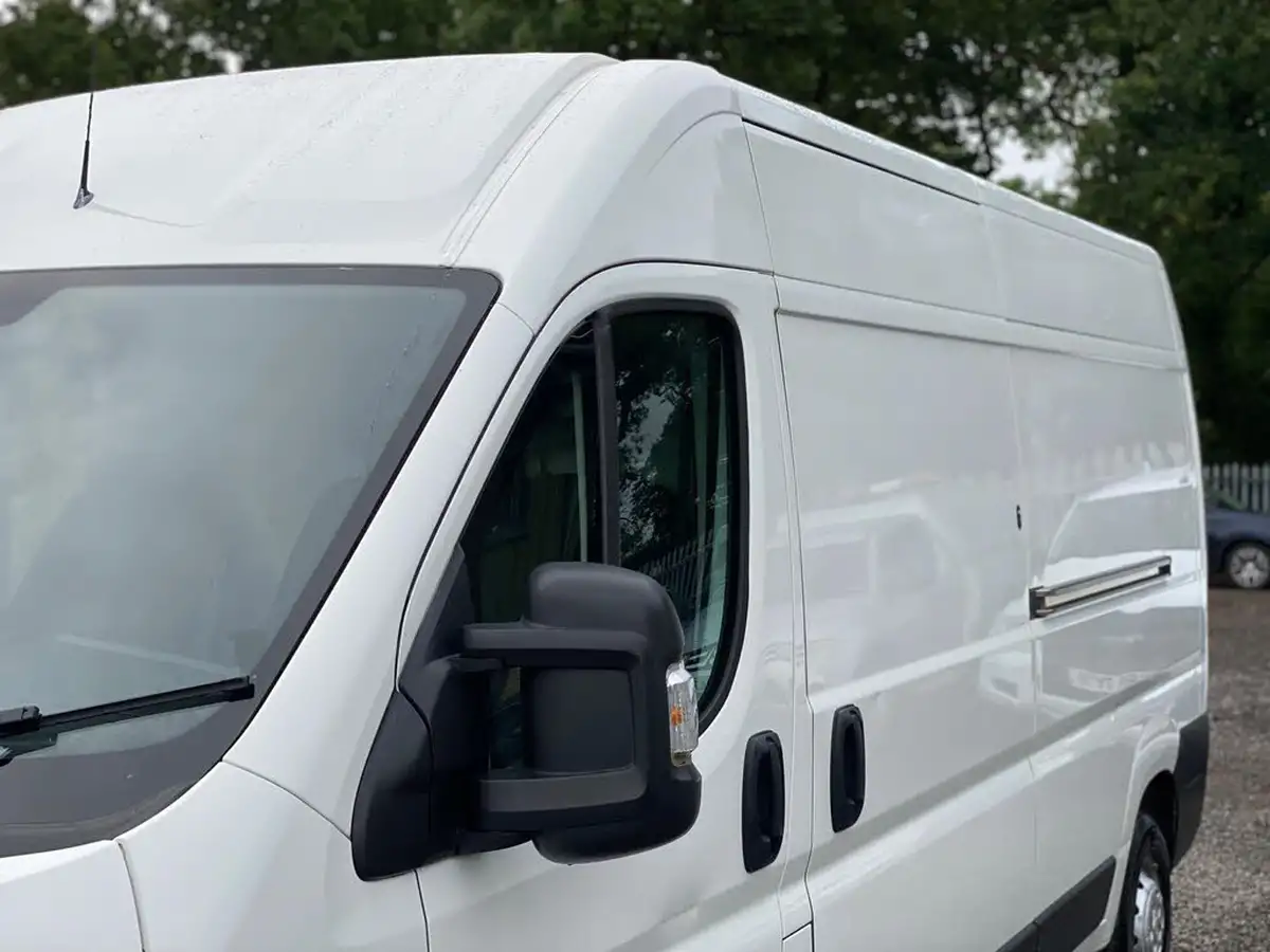 2019-peugeot-boxer-20-bluehdi-professional-335-l3-h2-big-24