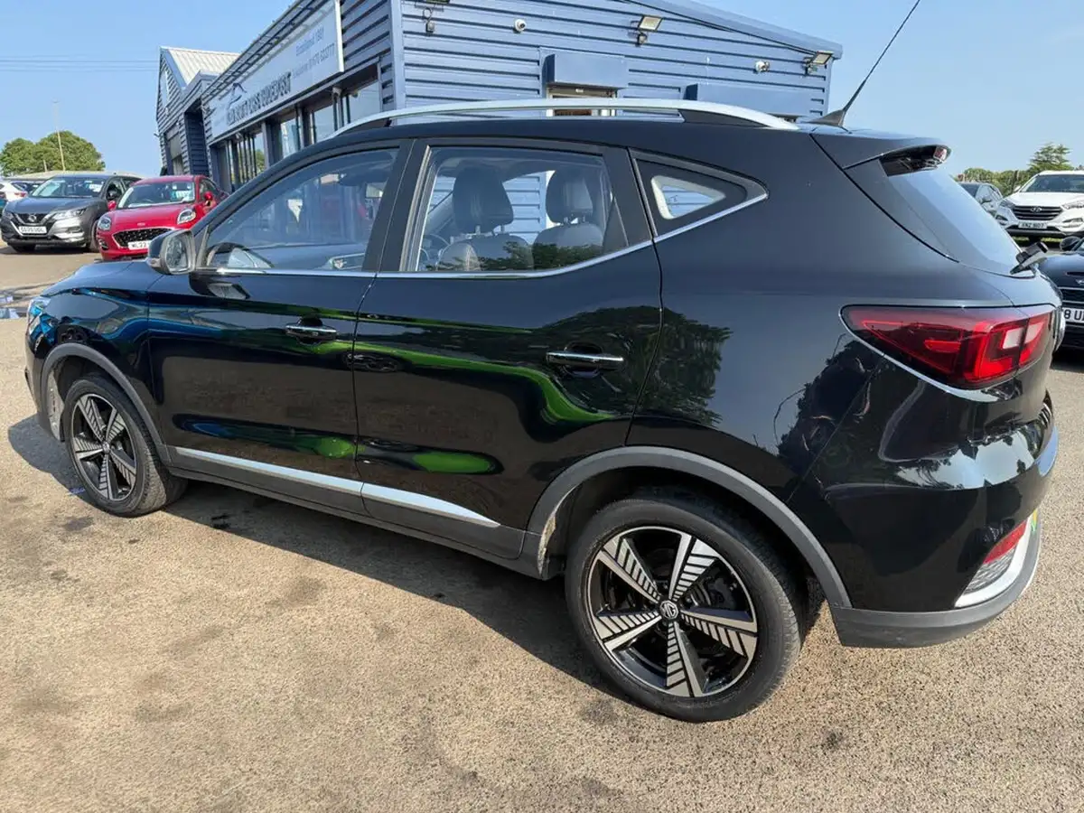 2021-mg-zs-suv-e-exclusive-ev-big-10