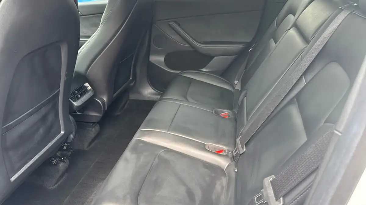 2022-tesla-model-y-e-long-range-big-13