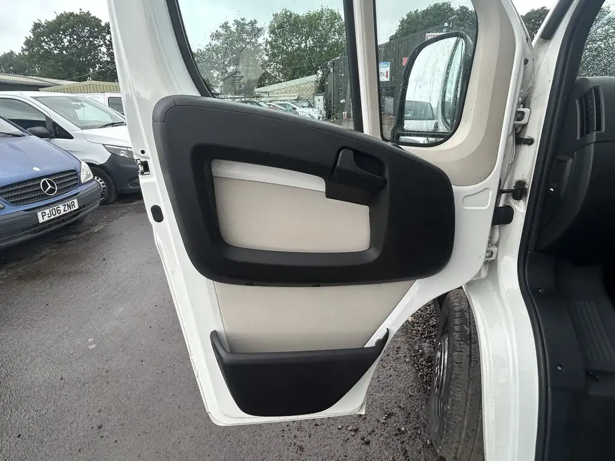 2017-citroen-relay-20bluehdi-35-l3h2-enterprise-130eu6-big-14