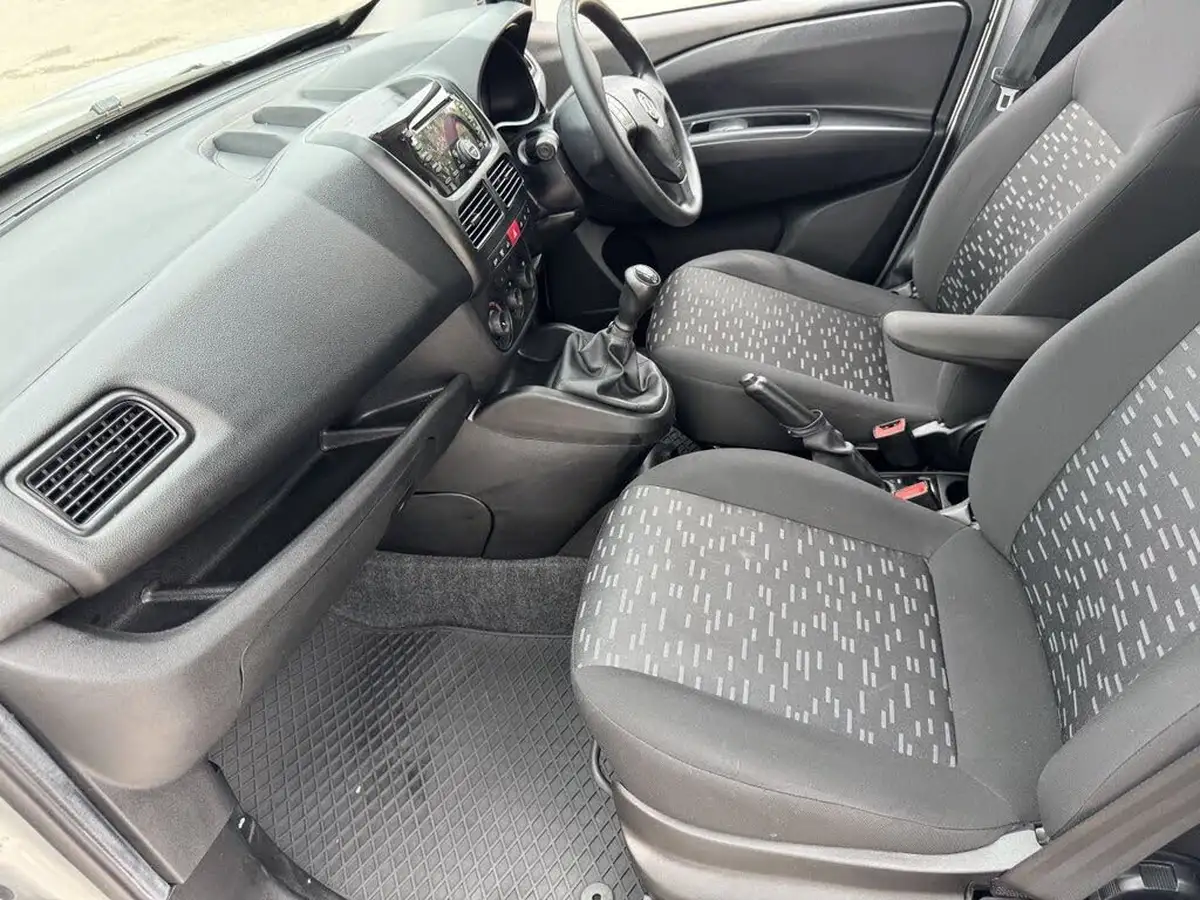 2017-vauxhall-combo-13cdti-2300-95pseu6-l1h1-ss-ecoflex-5-seats-crew-big-30