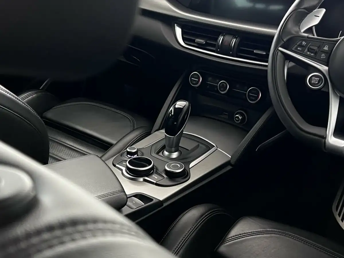 2019-alfa-romeo-stelvio-22td-milano-big-46