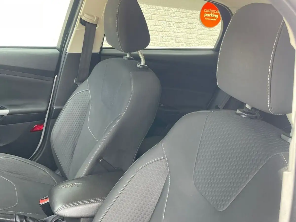 2015-ford-focus-10-zetec-t-125ps-hatchback-big-36