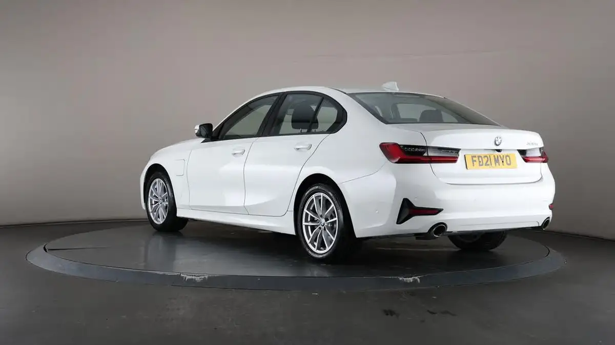 2021-bmw-3-series-20-330e-se-pro-saloon-4d-big-73