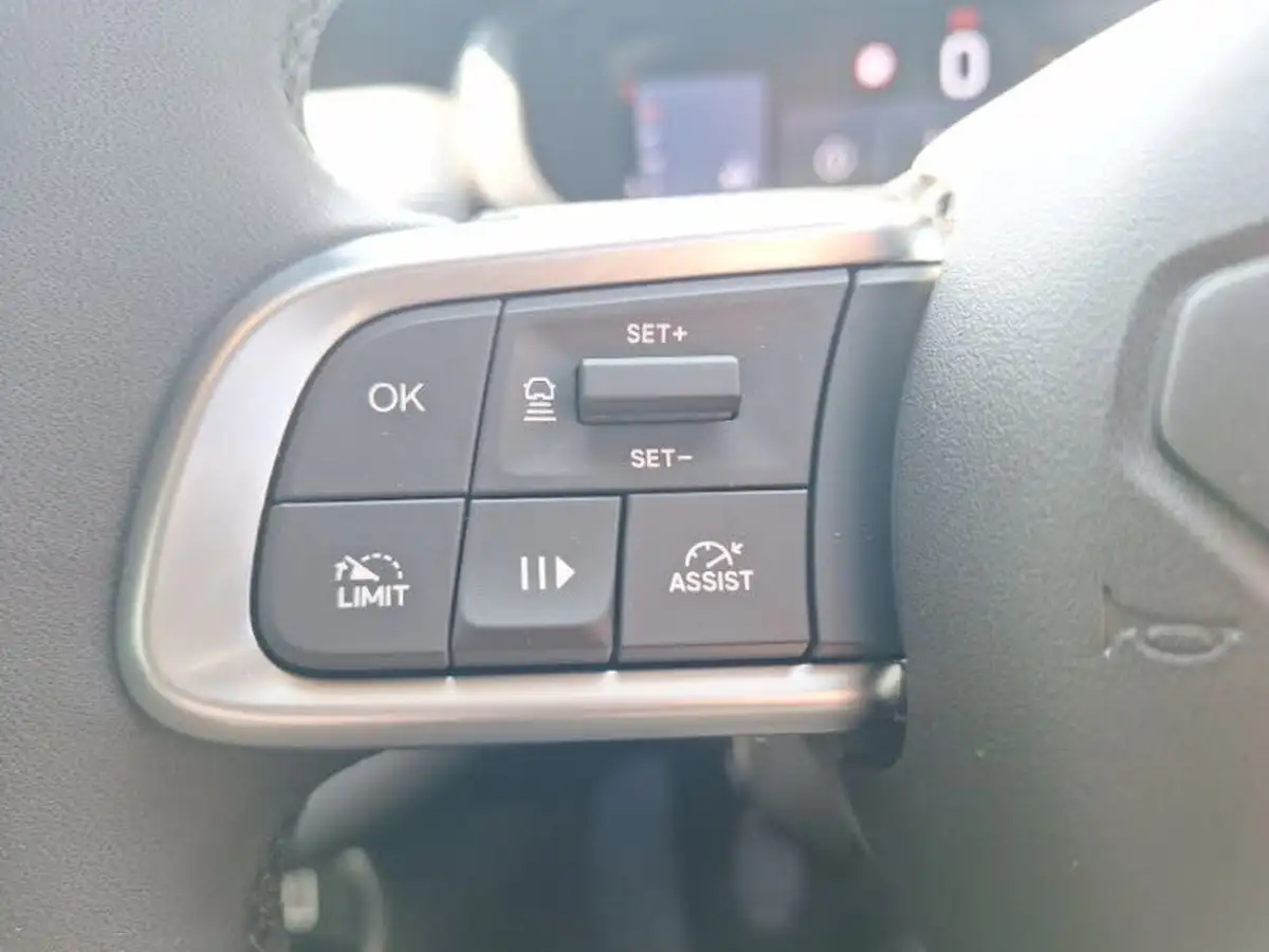 2025-jeep-avenger-12-gse-altitude-big-12