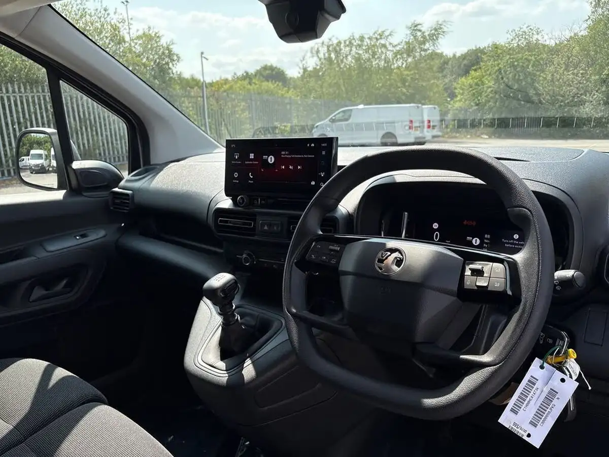 2024-vauxhall-combo-15cdti-prime-xl-100pseu6e-panel-big-5