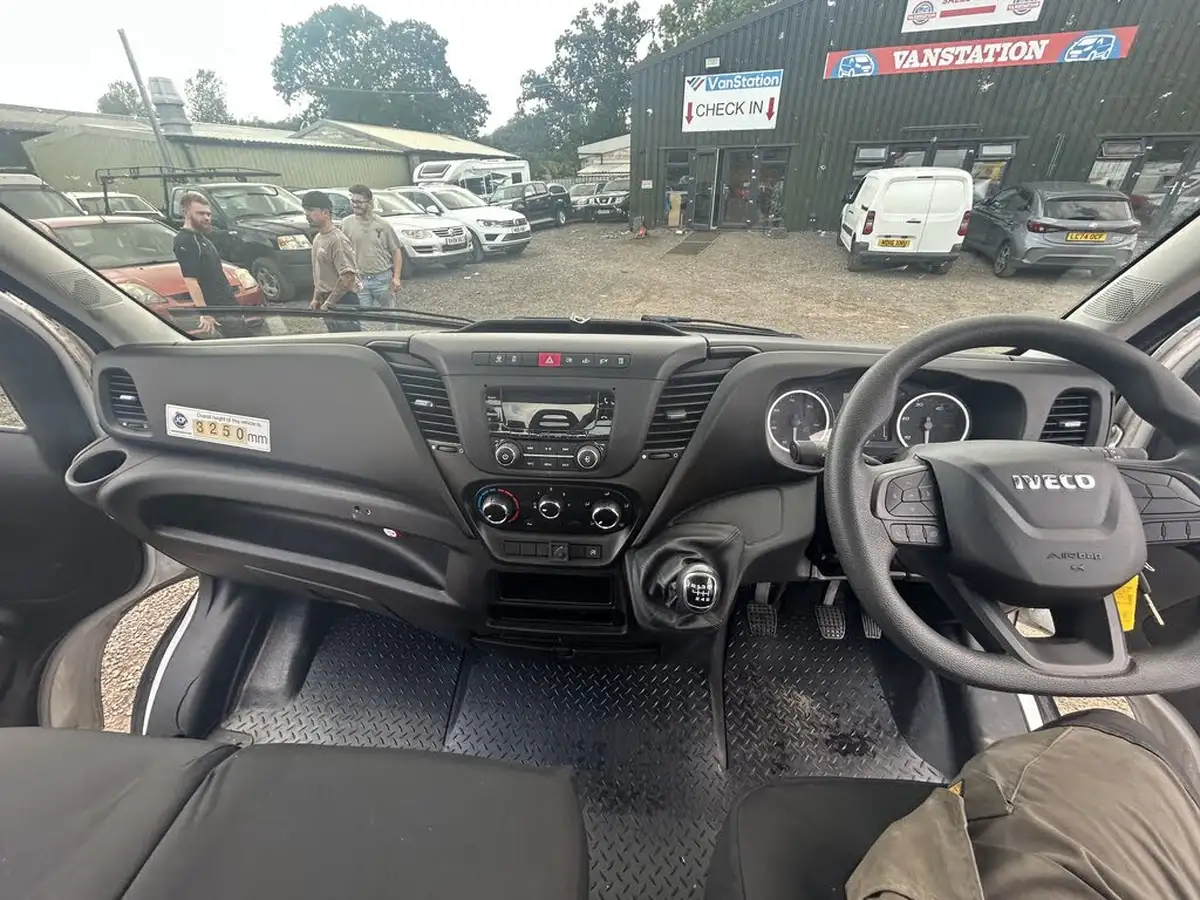 2019-iveco-daily-s-class-23td-35s14-3450-eu6-chassis-cab-hi-matic-big-18