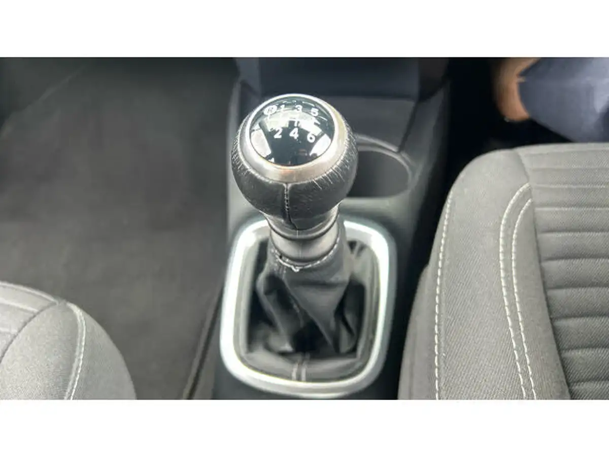 2019-toyota-yaris-15-vvt-i-icon-tech-111bhp-1496cc-big-12