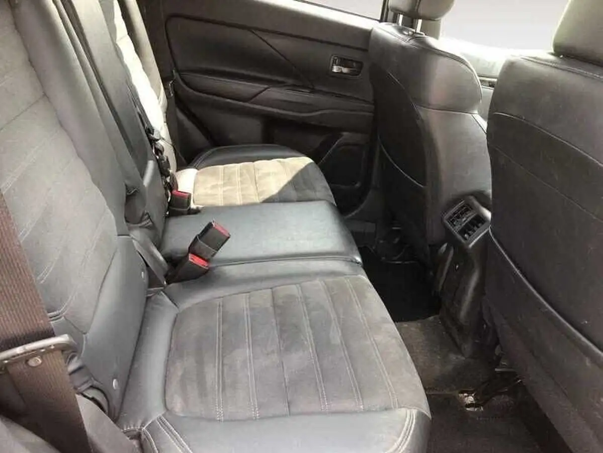 2019-mitsubishi-outlander-20-black-big-5