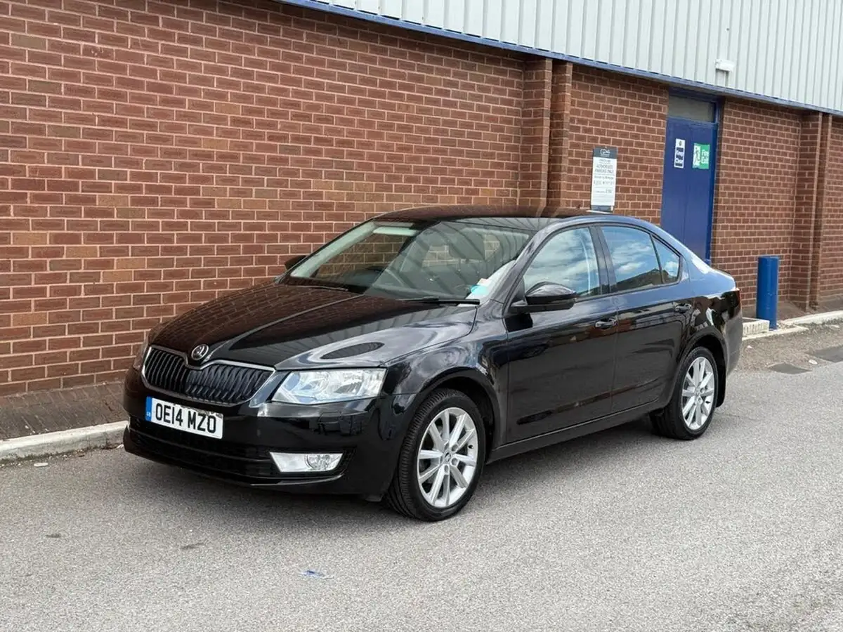 2014-skoda-octavia-16tdi-elegance-hatchback-big-0