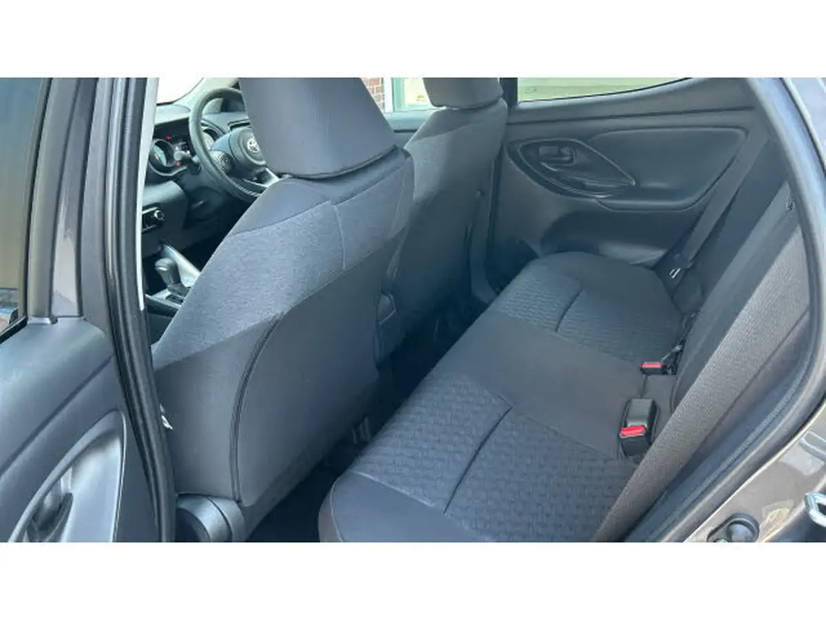 2023-toyota-yaris-15-vvt-i-design-big-12