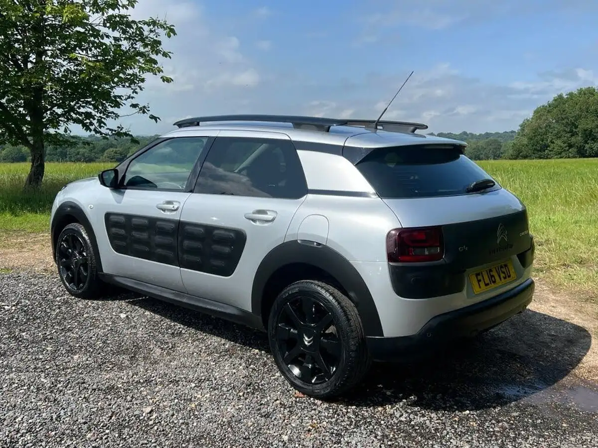 2016-citroen-c4-cactus-12-puretech-flair-110ps-ss-big-12
