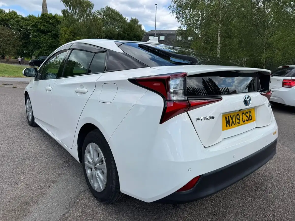 2019-toyota-prius-big-5
